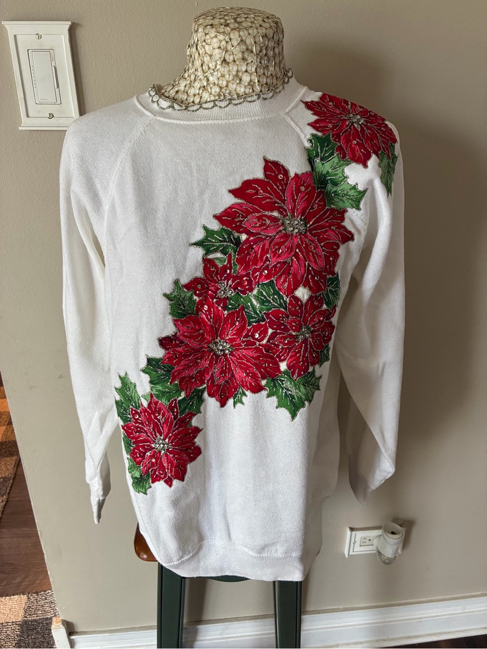 Vintage 90s Granny Core White Crewneck Sweater with Red Poinsettia Embroidery